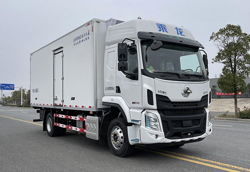 柳汽乘龍6米8冷藏車(chē)