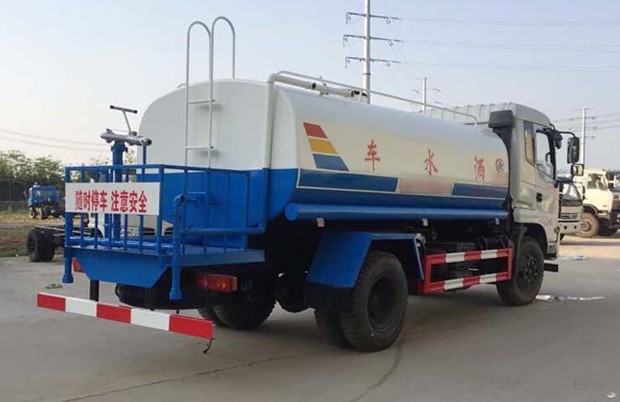 東風(fēng)145多功能灑水車(chē)